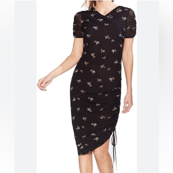 Vince Camuto Dresses & Skirts - Vince Camuto Stretchy Black Floral Print Ruched Casual Midi Dress